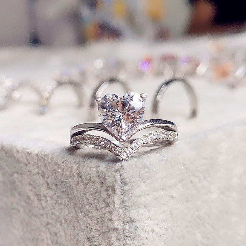 "LoveLee Lady Heart Ring" Delicate Silver Color White Zircon Stones Heart Engagement Ring
