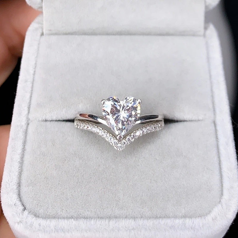 "LoveLee Lady Heart Ring" Delicate Silver Color White Zircon Stones Heart Engagement Ring
