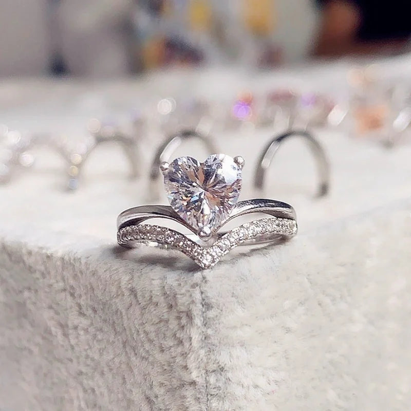 "LoveLee Lady Heart Ring" Delicate Silver Color White Zircon Stones Heart Engagement Ring