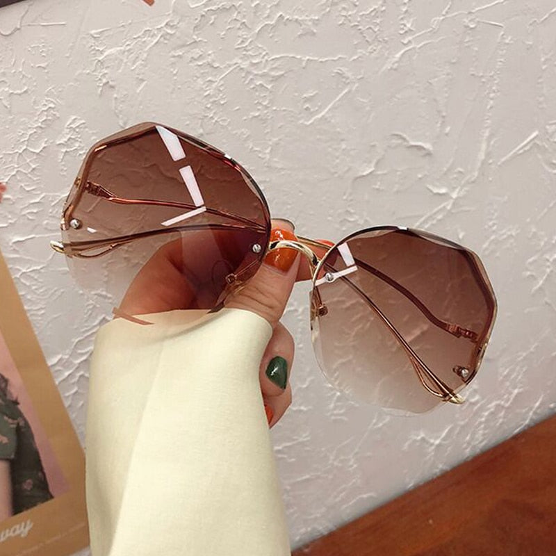 "Beauty Babyyy" Round Designer Gradient Fashion Rimless Metal Curved Temples Eyewear