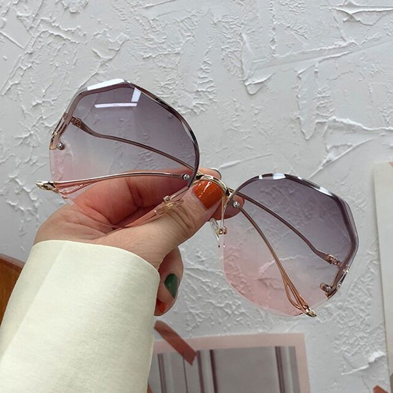 "Beauty Babyyy" Round Designer Gradient Fashion Rimless Metal Curved Temples Eyewear