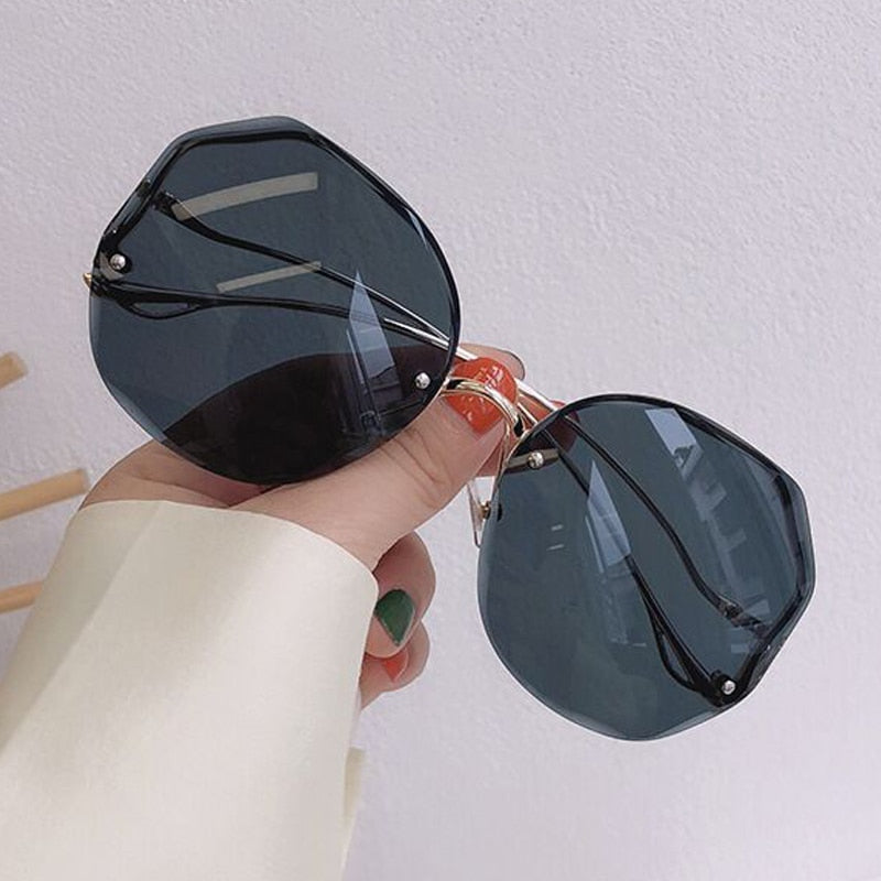 "Beauty Babyyy" Round Designer Gradient Fashion Rimless Metal Curved Temples Eyewear